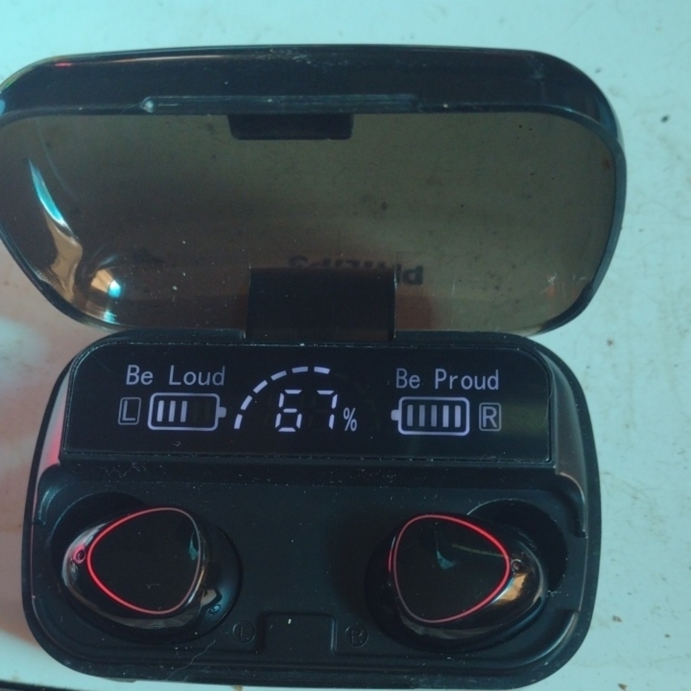 Wireless Bluetooth Earbuds with Charging Case - Black NWOT